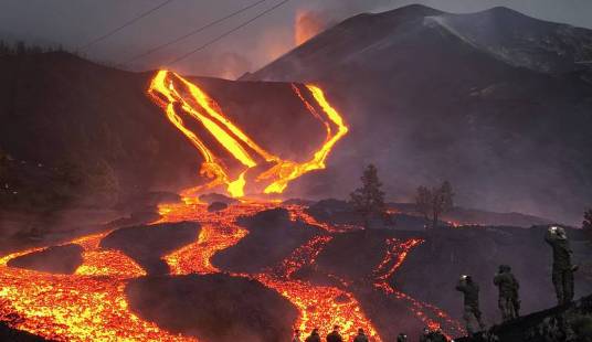 拉帕尔马岛火山