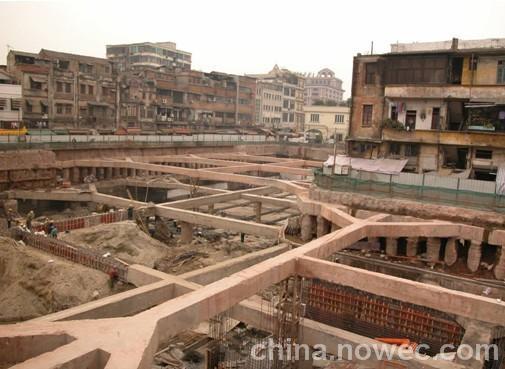 地下建筑工程（建造在地下或水底以下的工程建筑物）