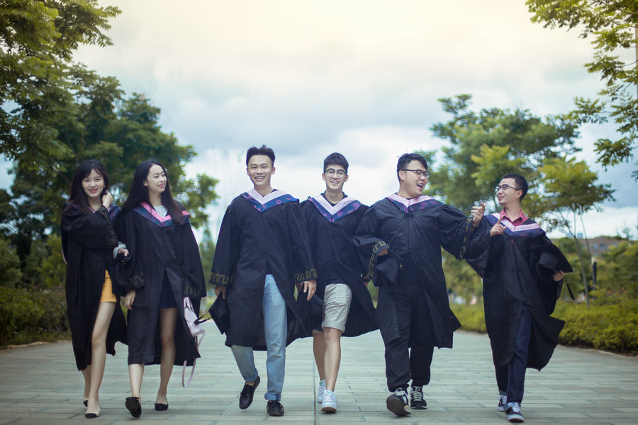 如何培养大学生的历史眼光和国际视野