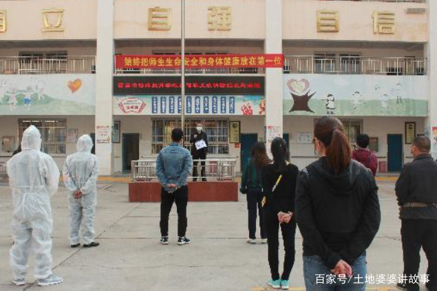 河北一小学13名学生感染，仅吃饭时摘口罩，为何还是防不住？