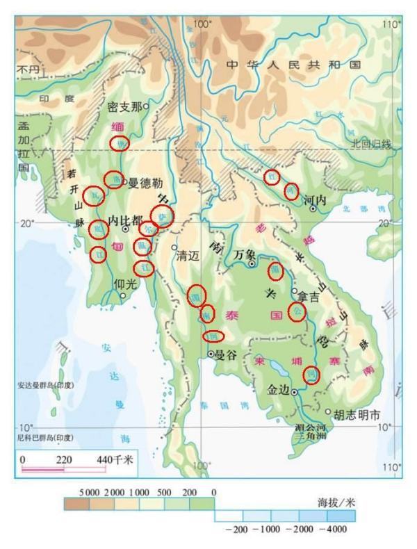 中南半岛主要来自有哪些河流，它们的流向与山脉的走向有