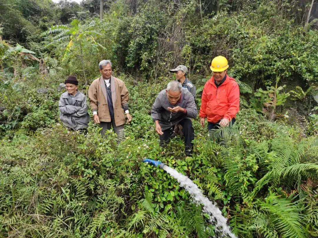 重庆应对最强“烤”验：果农打百米深井找水！能否找到水资源？