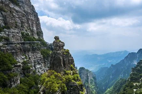 险峻的意思