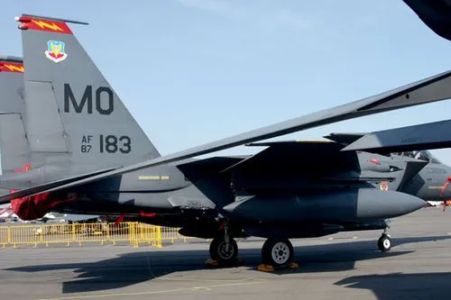 美军称因弹射座椅故障，空军宣布F35机队暂停飞行，这释放了哪些信息？