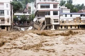 暴雨侵袭湖南吉首，多间民宿被冲走，当地采取了哪些救援措施？