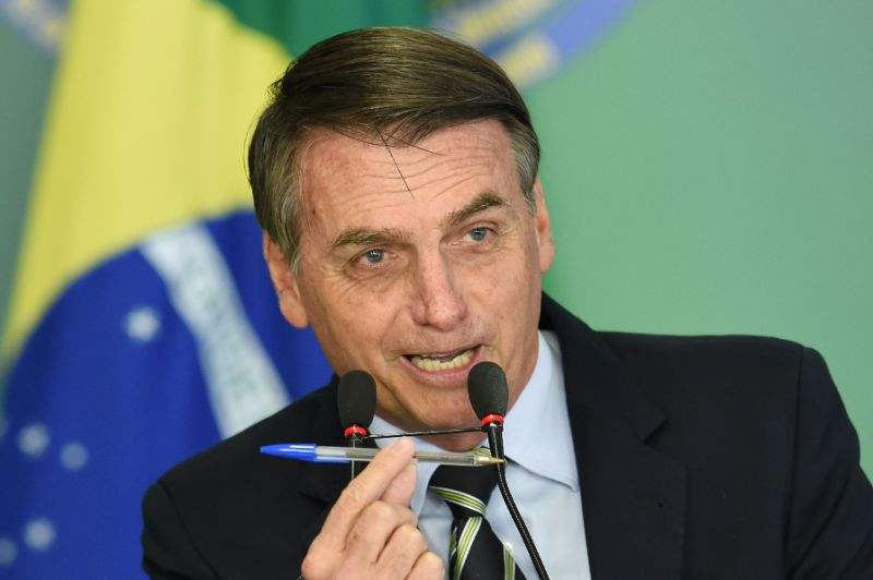 巴西总统隔离期被鸵鸟咬伤，病毒能否经过血液传染给鸵鸟？