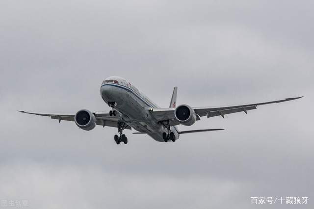 浦东机场一旅客自称是新冠患者致飞机滑出后返航，该名乘客说的话属实吗？