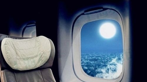 最低3折！中秋“赏月航班”受青睐，在飞机上看月亮是一种什么样的感受？