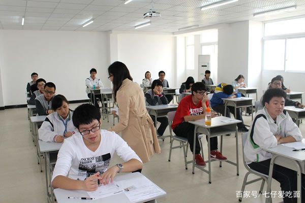 南京一大学教师遭遇杀猪盘被骗270万元，为何高学历人才也会被骗？