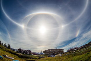 北京上空出现三个太阳，这种神奇景象是怎么回事？