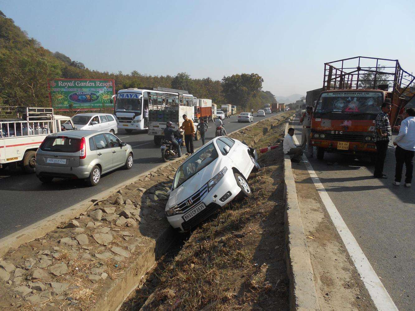 印度某知名网红被车撞当场身亡一事，事发的经过是怎样的？