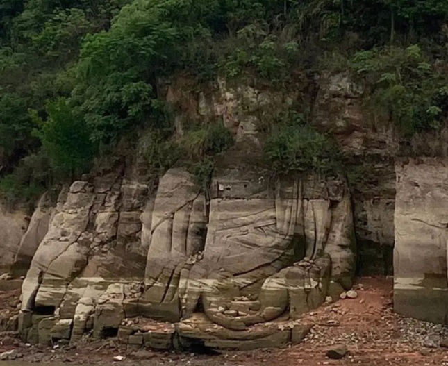 水位下降，四川一明代水下坐佛露真身，这座佛有着怎样的历史背景？